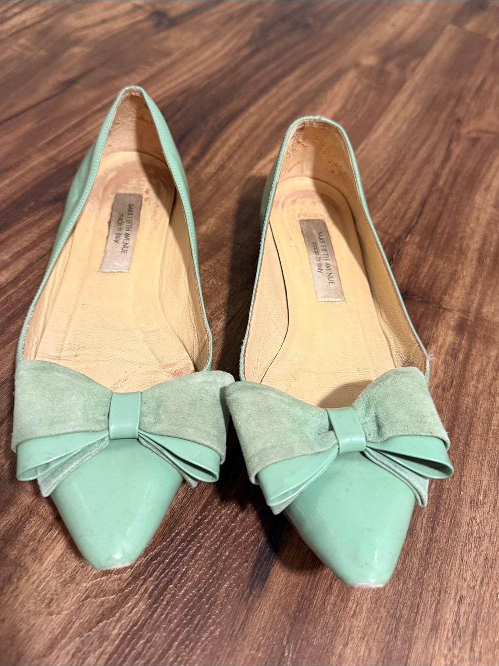 Saks Fifth Avenue Bow Flats